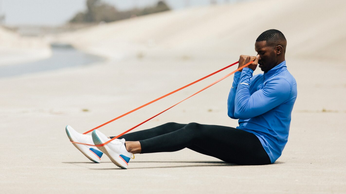 Ikuti 10 Tips Olahraga dengan Resistance Band Angkat Beban yang Irit!