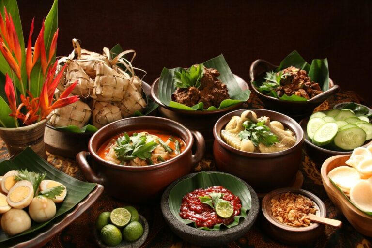 4 Tips Dekorasi Meja Makan Lebaran yang Cantik dan Praktis