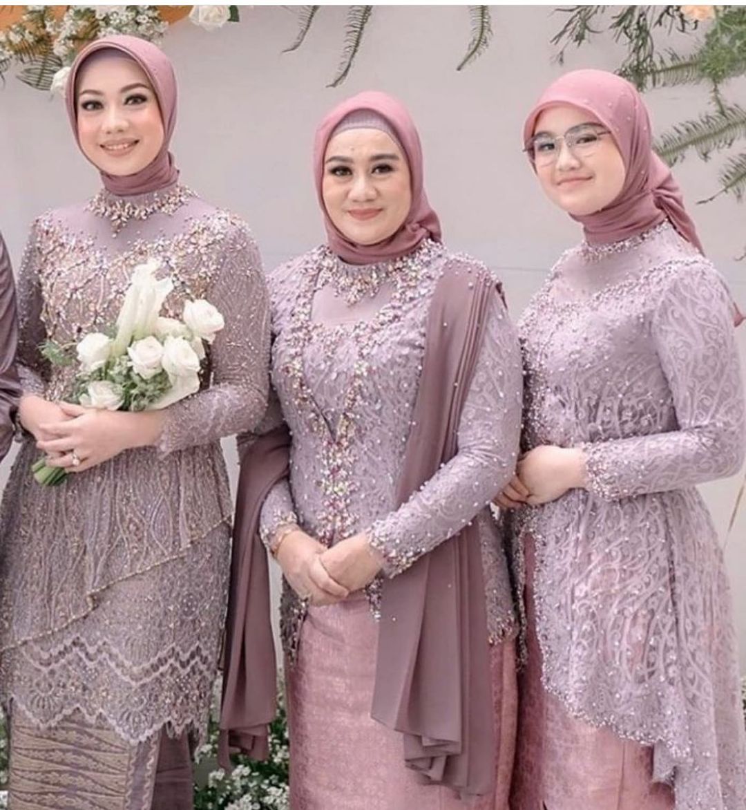 31 Model Kebaya Untuk Orang Gemuk, Bikin Terlihat Langsing Dan Elegan