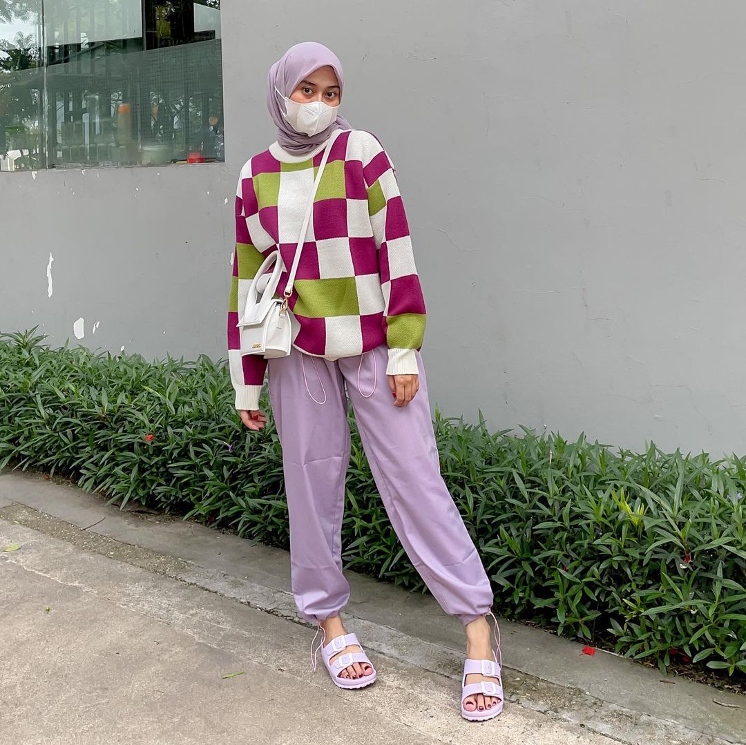 12 Inspirasi OOTD Hijab Simple untuk Hangout | Cocok untuk Bukber!