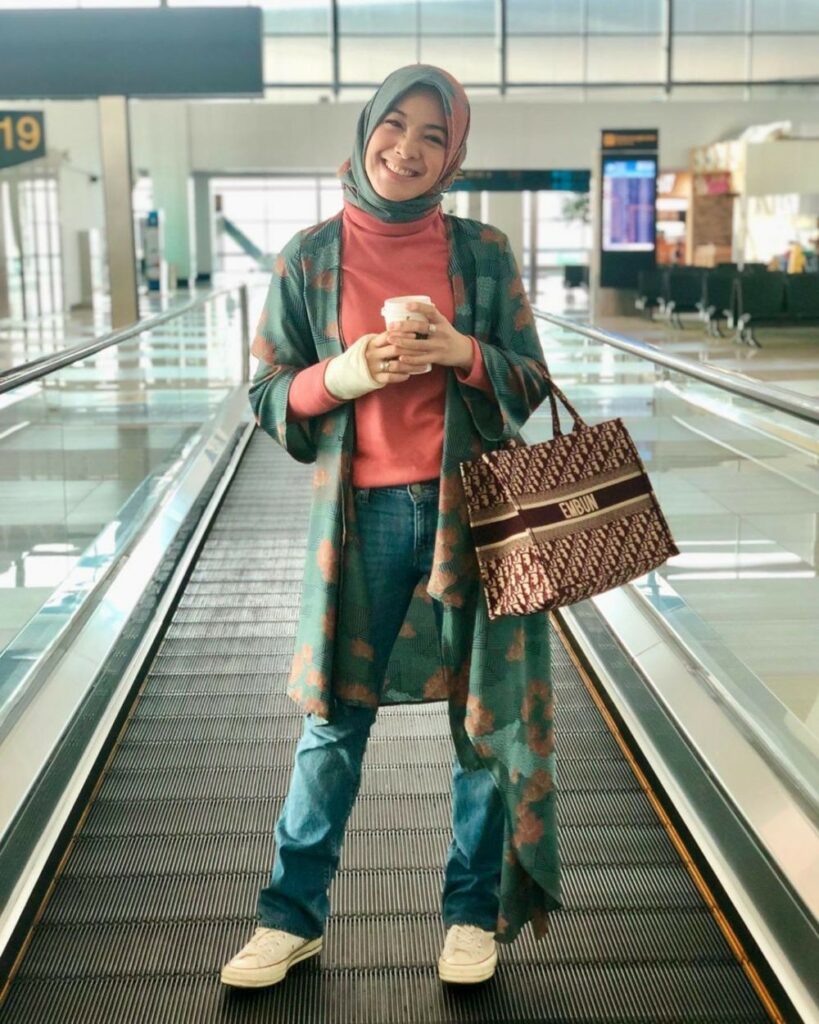 12 Inspirasi Ootd Hijab Simple Untuk Hangout Cocok Untuk Bukber 6769