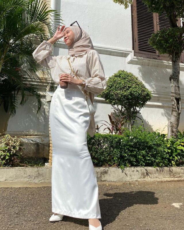 12 Inspirasi OOTD Hijab Simple Untuk Hangout | Cocok Untuk Bukber!