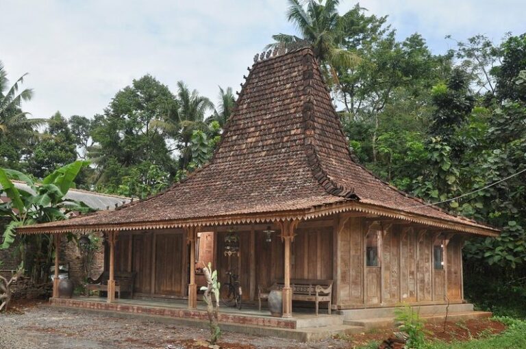 Rumah Adat dari Jawa Tengah adalah Joglo? Ini Nama dan Gambarnya