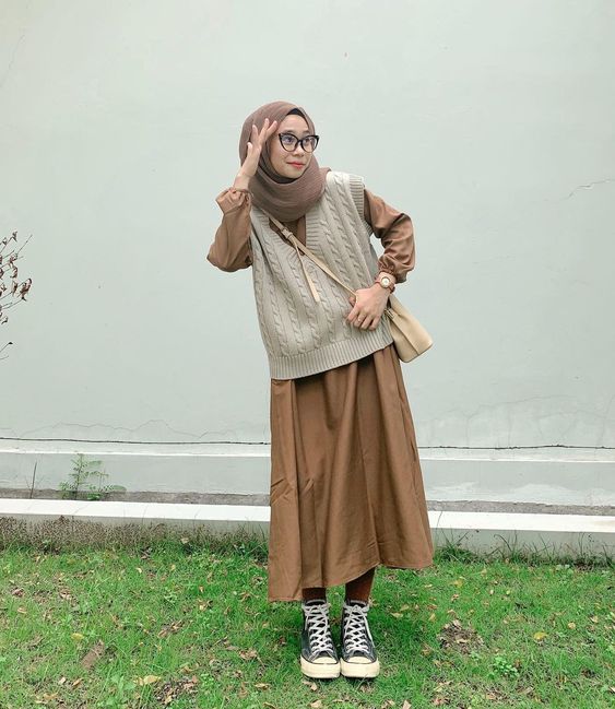 10 Inspirasi OOTD Hijab untuk Hangout | Outfit Simpel dan Trendi!