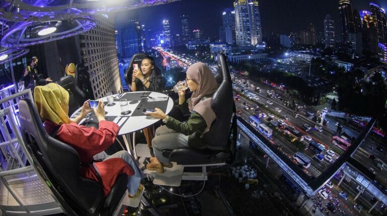 15 Resto Ketinggian Di Jakarta Dengan Pemandangan Cantik Kota