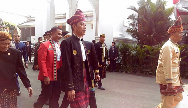 Presiden Jokowi Pernah Pakai 6 Baju Adat Daerah Ini, Ada Apa Saja?